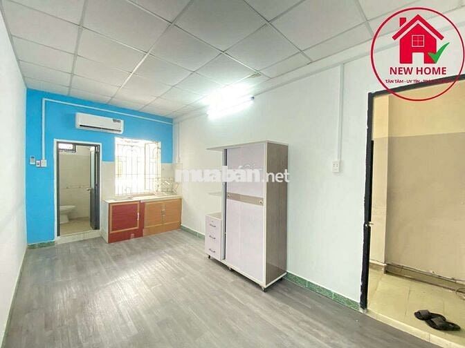 studio cửa sổ lớn, Ni Sư Huỳnh Liên
