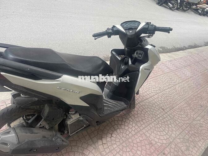 Honda Vario Thể thao Trắng đen Tiết kiệm xăng