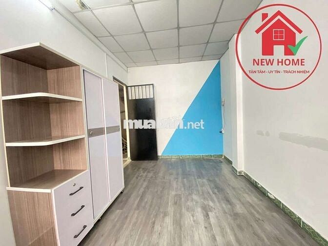 studio cửa sổ lớn, Ni Sư Huỳnh Liên