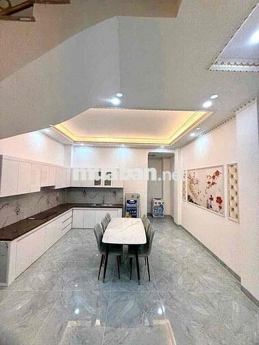 nhà 1 trệt 2 lầu UYÊN HƯNG, TÂN UYÊN,kế KCN NAM TÂN UYÊN,có nội thất
