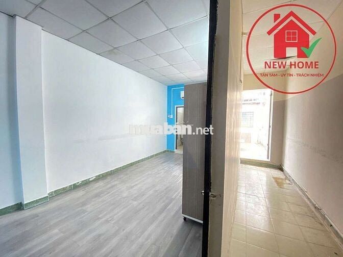 studio cửa sổ lớn, Ni Sư Huỳnh Liên