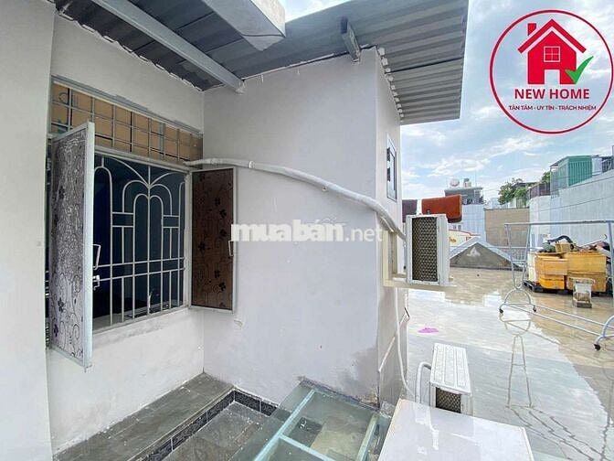 studio cửa sổ lớn, Ni Sư Huỳnh Liên