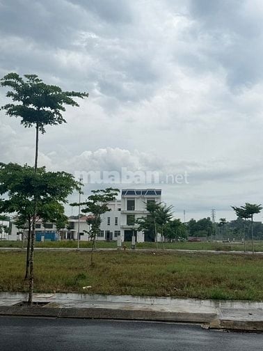 Bàn giao nhà 75m2 xây 3 tầng tại TP.HCM mới,sổ riêng,sang tên liền
