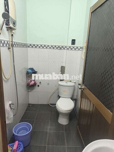 Cho thuê nhà nguyên căn có sẵn máy lạnh, giường,tủ quần áo 