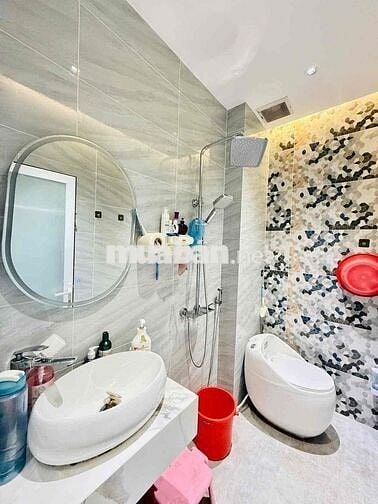 GẤP BÁN nhà 4 tầng  5x11m chủ để lại nội thất- hẻm xe hơi
