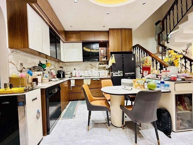 GẤP BÁN nhà 4 tầng  5x11m chủ để lại nội thất- hẻm xe hơi