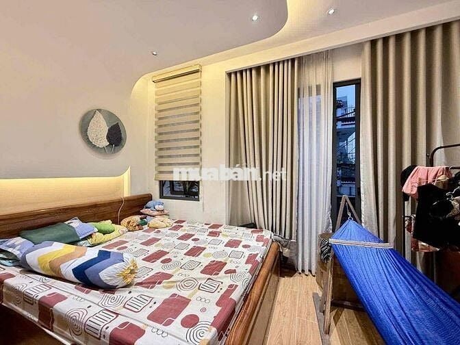 GẤP BÁN nhà 4 tầng  5x11m chủ để lại nội thất- hẻm xe hơi