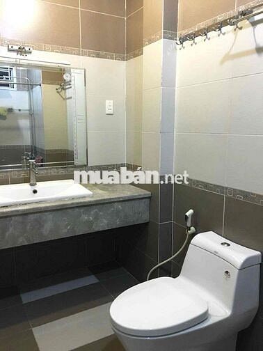 Căn Studio ban công rộng nhìn ra vườn của căn biệt thự