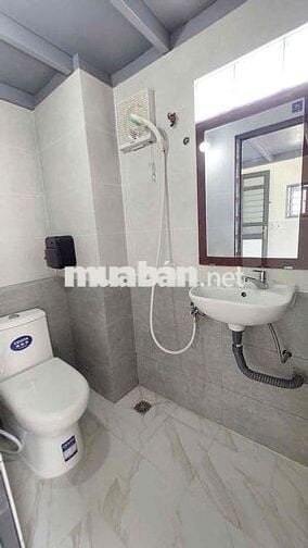 CÓ BAN CÔNG! MÁY GIẶT ! NHÀ XE RỘNG !
