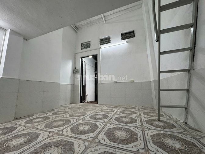 Chính chủ cho thuê nhà riêng 40m2 mới, gần ga Trần Quý Cáp 