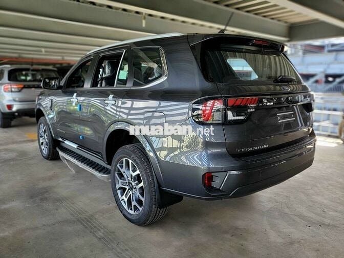 Chính chủ Xe Ford Everest Titan  4x2 2024 Ghi Xám