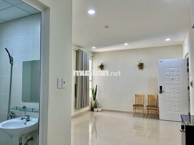Kẹt bank bán căn 62m2 2pn 2wc tặng ít nội thất 2,2 tỷ bao thuế phí