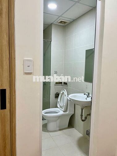 Kẹt bank bán căn 62m2 2pn 2wc tặng ít nội thất 2,2 tỷ bao thuế phí