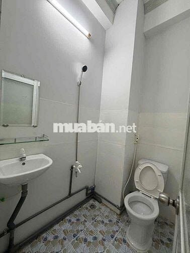 Cho thuê phòng giá rẻ, cửa sổ trời, đầy đủ nội thất, ngay bến xe Quận8