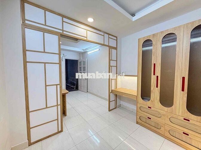 Lợi nhuận: 25tr ... sang rẽ ( HD zin 6 năm ). Nhà mặt tiển