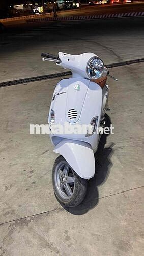 Piaggio Vespa Trắng