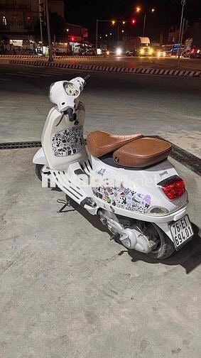 Piaggio Vespa Trắng