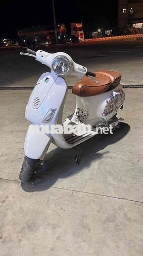Piaggio Vespa Trắng