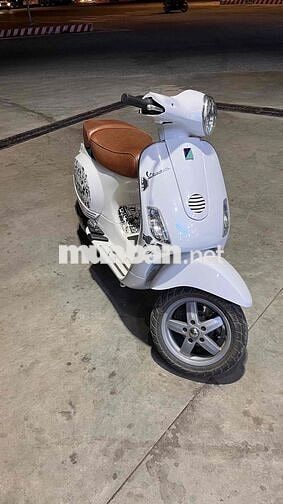 Piaggio Vespa Trắng