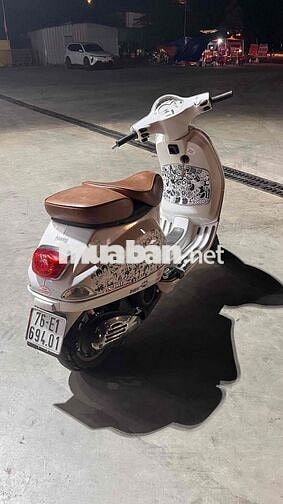 Piaggio Vespa Trắng
