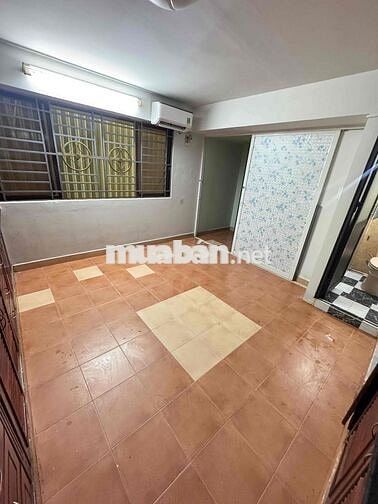 phòng lầu 1 máy lạnh kệ bếp wc riêng ngay cao lỗ Q8