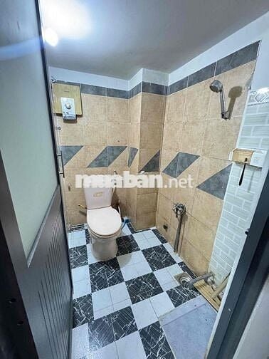 phòng lầu 1 máy lạnh kệ bếp wc riêng ngay cao lỗ Q8