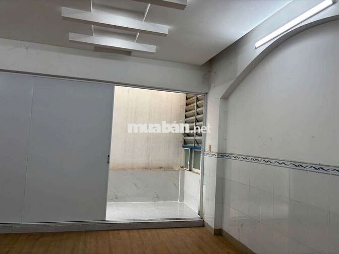 CHO THUÊ NHÀ MẶT TIỀN LÊ THỊ RIÊNG 1 TRỆT 3 LẦU, DT 5×20, CÓ 7PN,6WC