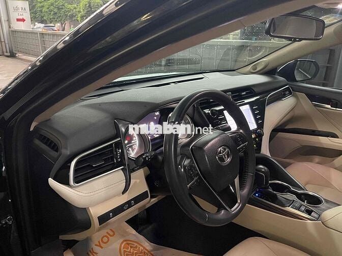 Toyota Camry 2.5Q 2020 / Giá thương lượng