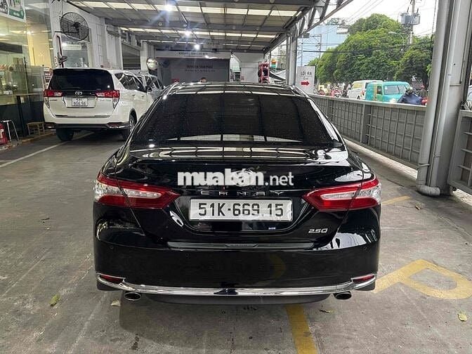 Toyota Camry 2.5Q 2020 / Giá thương lượng