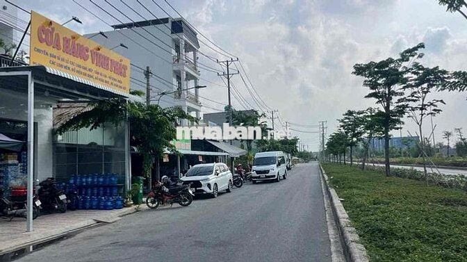 Mặt tiền đường chính KCN Idico Hựu Thạnh 5x20 - giá 2tỷ6 tl