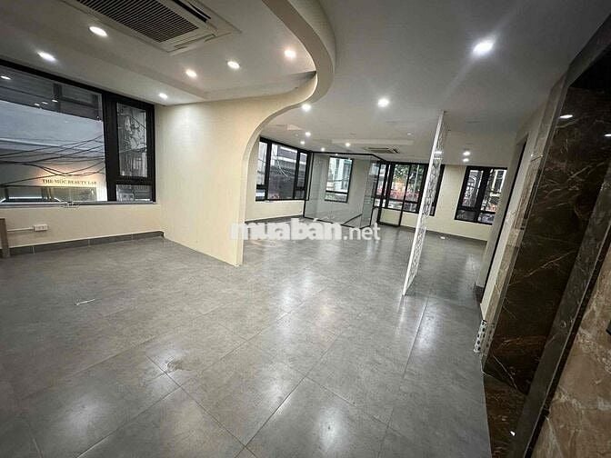 cho thuê mặt bằng tầng 2 rộng lô góc 100m2 ở 26 Nguyên Hồng - Đống Đa