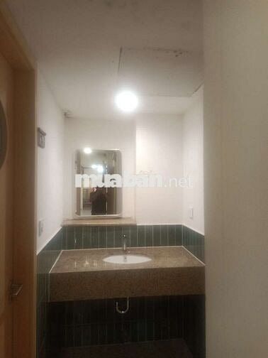 Nhà cho thuê. Hẻm 8m. Vị trí Nhà cạnh ngã tư đường UVK & NGT, P.25,QBT