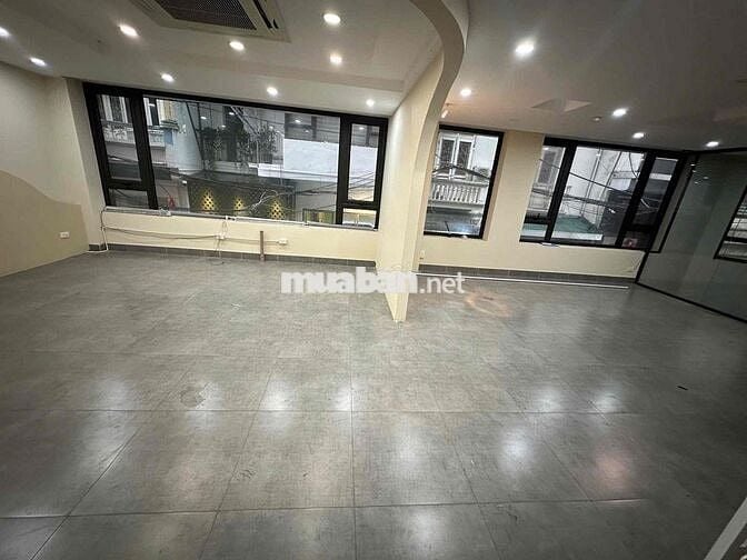 cho thuê mặt bằng tầng 2 rộng lô góc 100m2 ở 26 Nguyên Hồng - Đống Đa