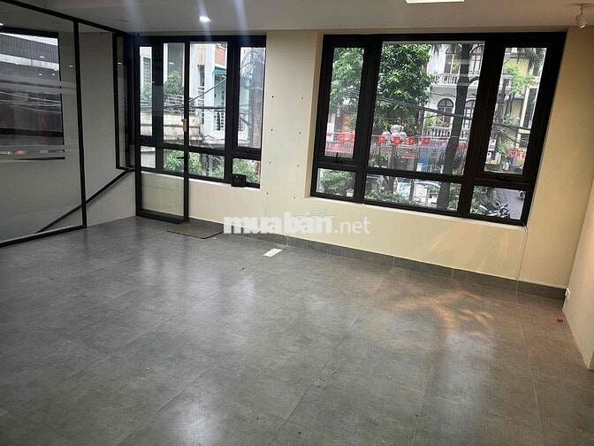 cho thuê mặt bằng tầng 2 rộng lô góc 100m2 ở 26 Nguyên Hồng - Đống Đa