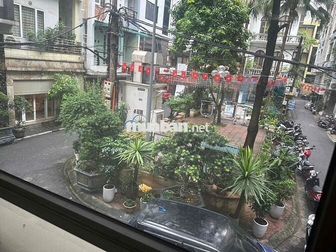 cho thuê mặt bằng tầng 2 rộng lô góc 100m2 ở 26 Nguyên Hồng - Đống Đa