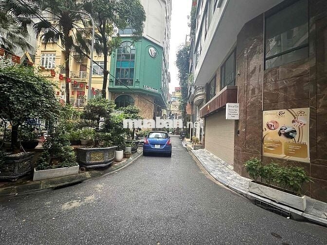 cho thuê mặt bằng tầng 2 rộng lô góc 100m2 ở 26 Nguyên Hồng - Đống Đa