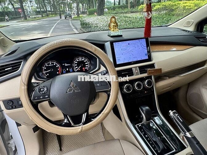 Mitsubishi Xpander 7 chỗ số tự động Trắng
