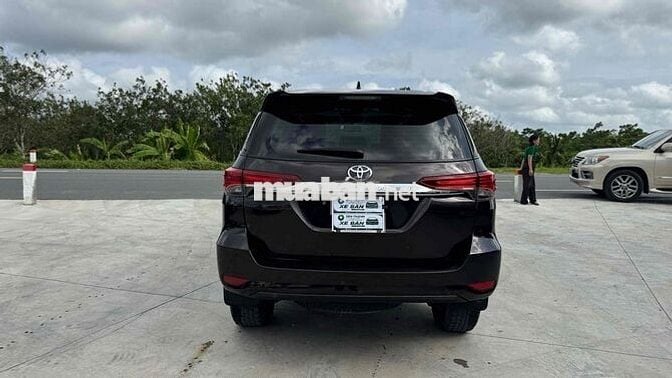 Toyota Fortuner 2020 2.4G 4x2 AT Đen
