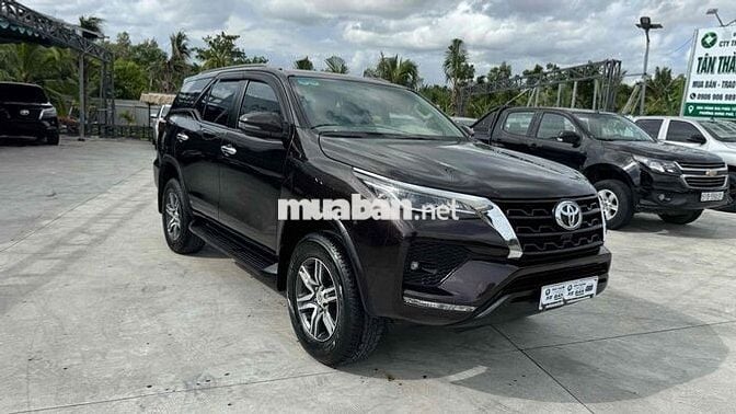 Toyota Fortuner 2020 2.4G 4x2 AT Đen
