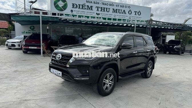 Toyota Fortuner 2020 2.4G 4x2 AT Đen