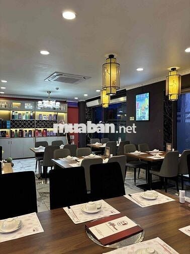 nhà hàng tuyển dụng nhân viên