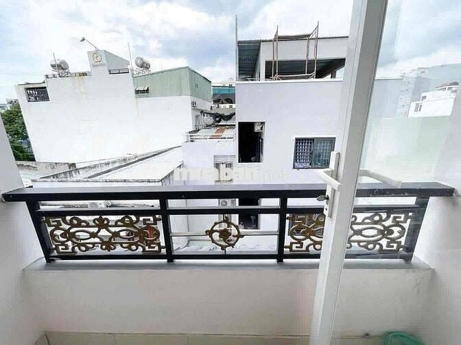 PHÒNG CỬA SỔ - BAN CÔNG - CẠNH CHỢ TÂN MỸ