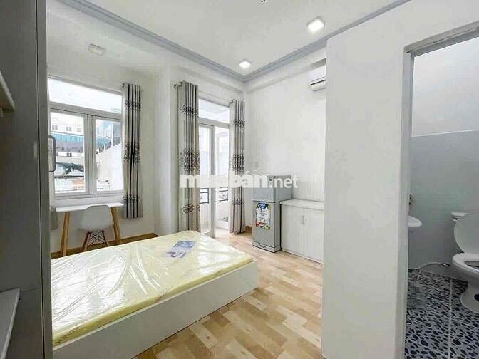 PHÒNG CỬA SỔ - BAN CÔNG - CẠNH CHỢ TÂN MỸ