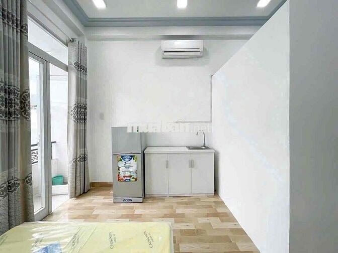 PHÒNG CỬA SỔ - BAN CÔNG - CẠNH CHỢ TÂN MỸ