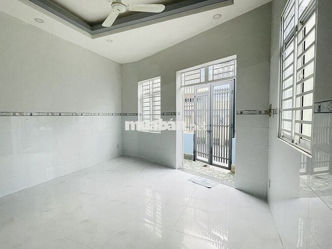 Nhà 1 trệt 1 lầu 135m² 2 phòng ngủ hẻm 8m Lê Văn Chí Linh Trung