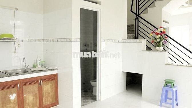Nhà 1 trệt 1 lầu 135m² 2 phòng ngủ hẻm 8m Lê Văn Chí Linh Trung
