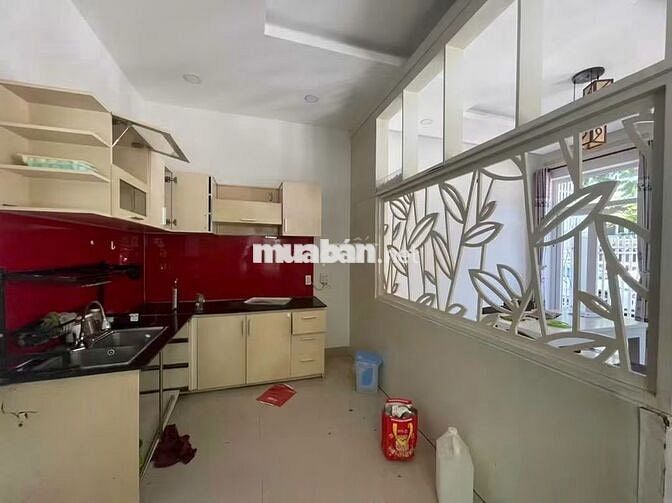 NHÀ 2MT ĐÔNG KINH NGHĨA THỤC 2PN
