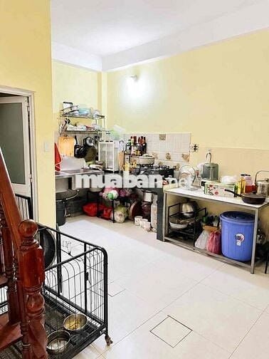 Nhà trệt lầu 5x12 mặt tiền đường Lê Thị Riêng đông đúc