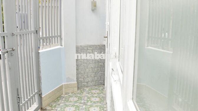 Nhà 1 trệt 1 lầu 135m² 2 phòng ngủ hẻm 8m Lê Văn Chí Linh Trung
