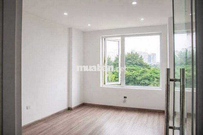 Đủ loại điện tích, có thang máy, điều hòa mát lạnh, nhà vệ sinh riêng